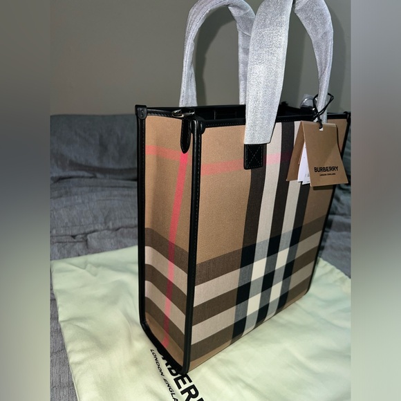 New BURBERRY Top Handle Bag - Picture 7 of 9